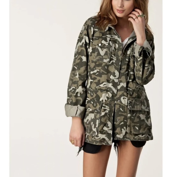 Ashley By 26 International Jackets & Blazers - ASHLEY BT 26 INTERNATIONAL Camo Utility Jacket L